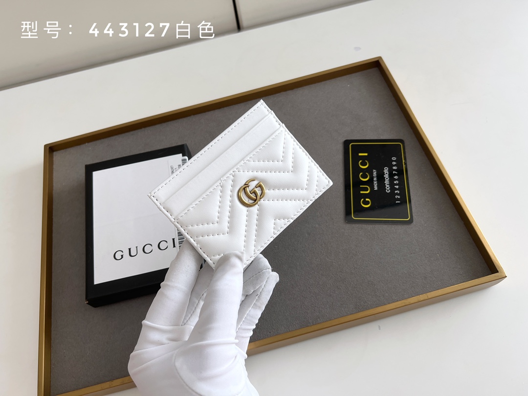 GUCCI GG Marmont レディースカードケース 小牛皮製