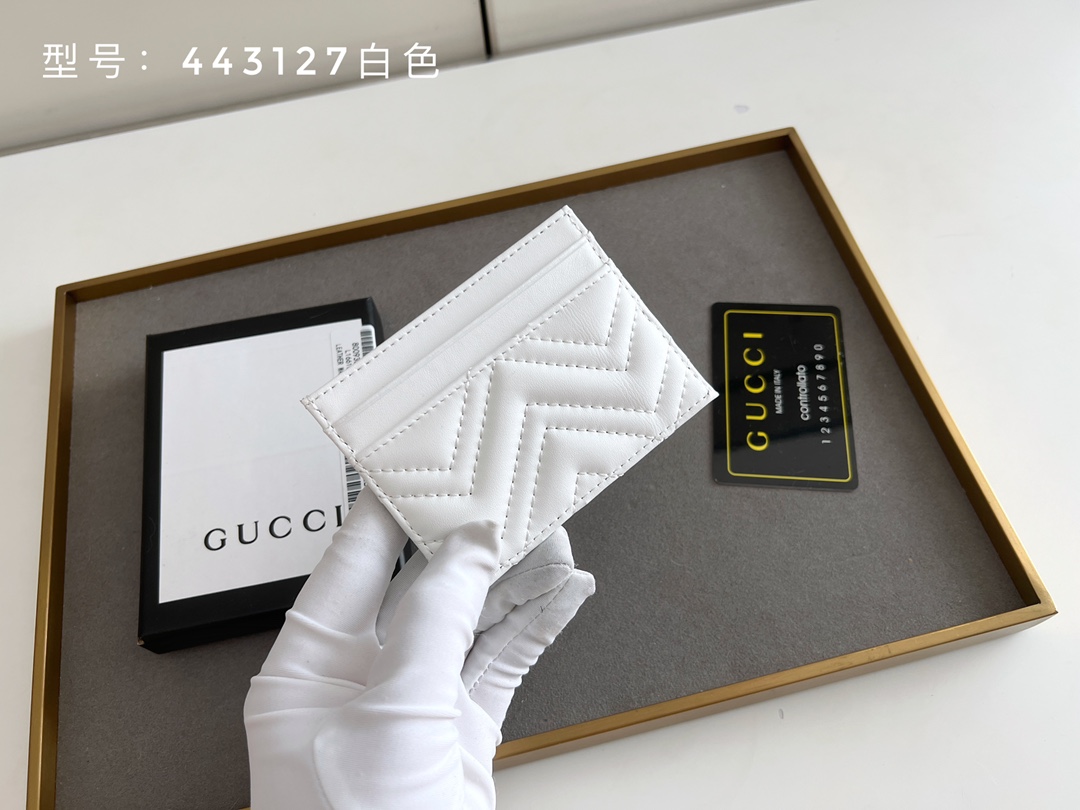GUCCI GG Marmont レディースカードケース 小牛皮製