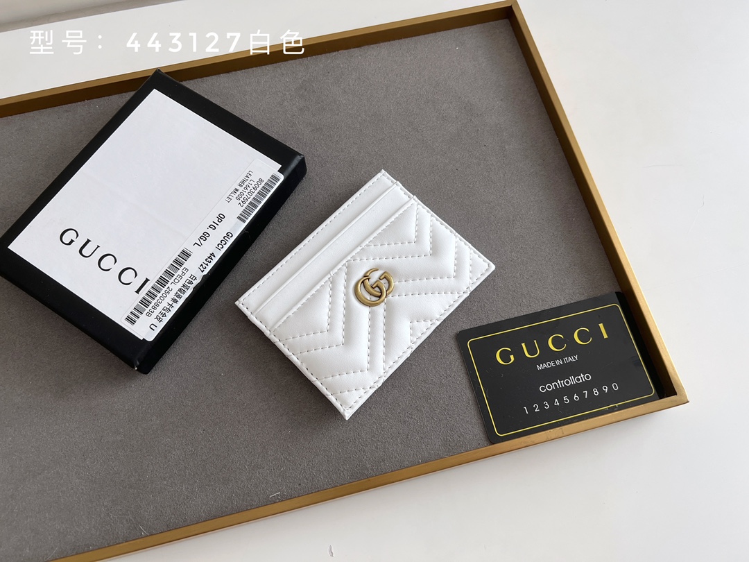 GUCCI GG Marmont レディースカードケース 小牛皮製