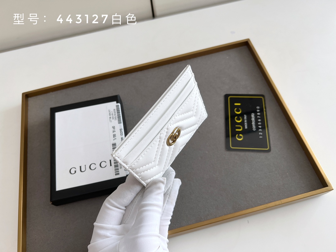 GUCCI GG Marmont レディースカードケース 小牛皮製