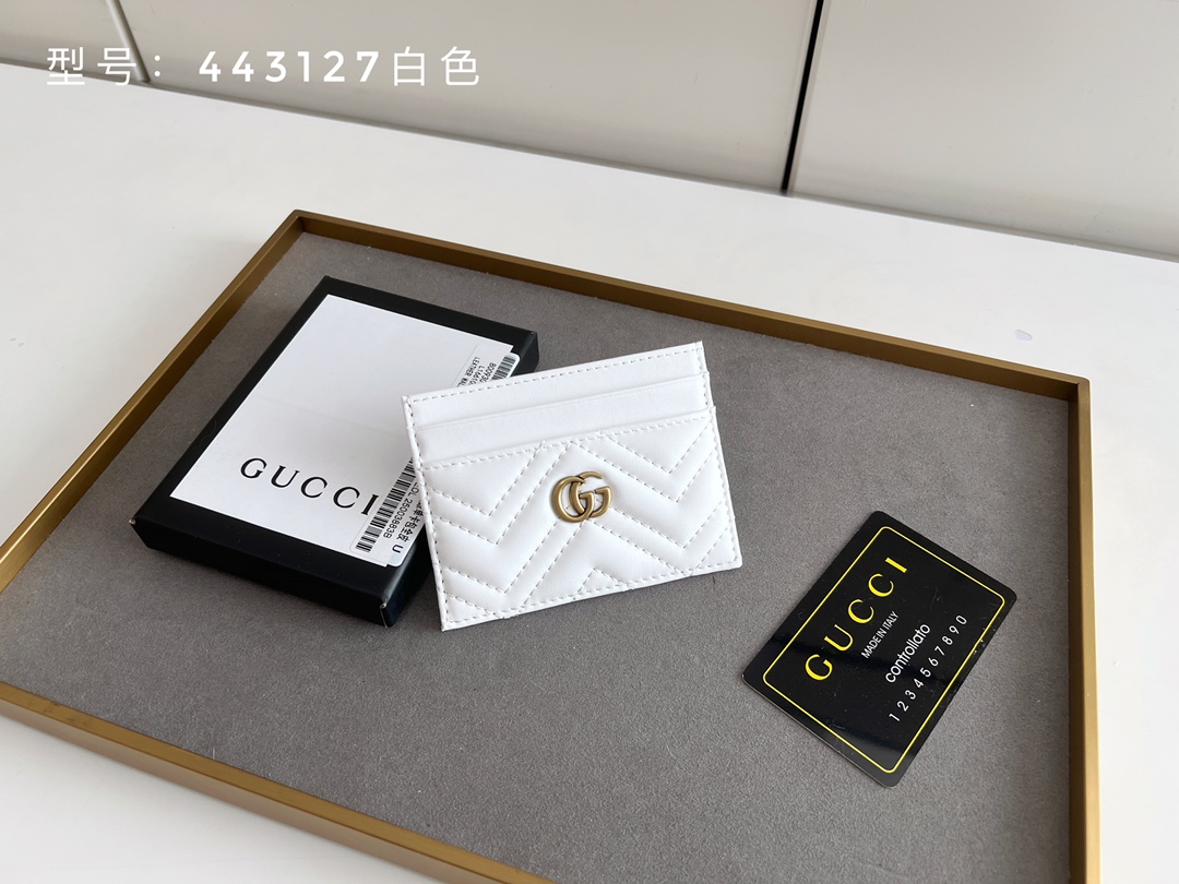 GUCCI GG Marmont レディースカードケース 小牛皮製