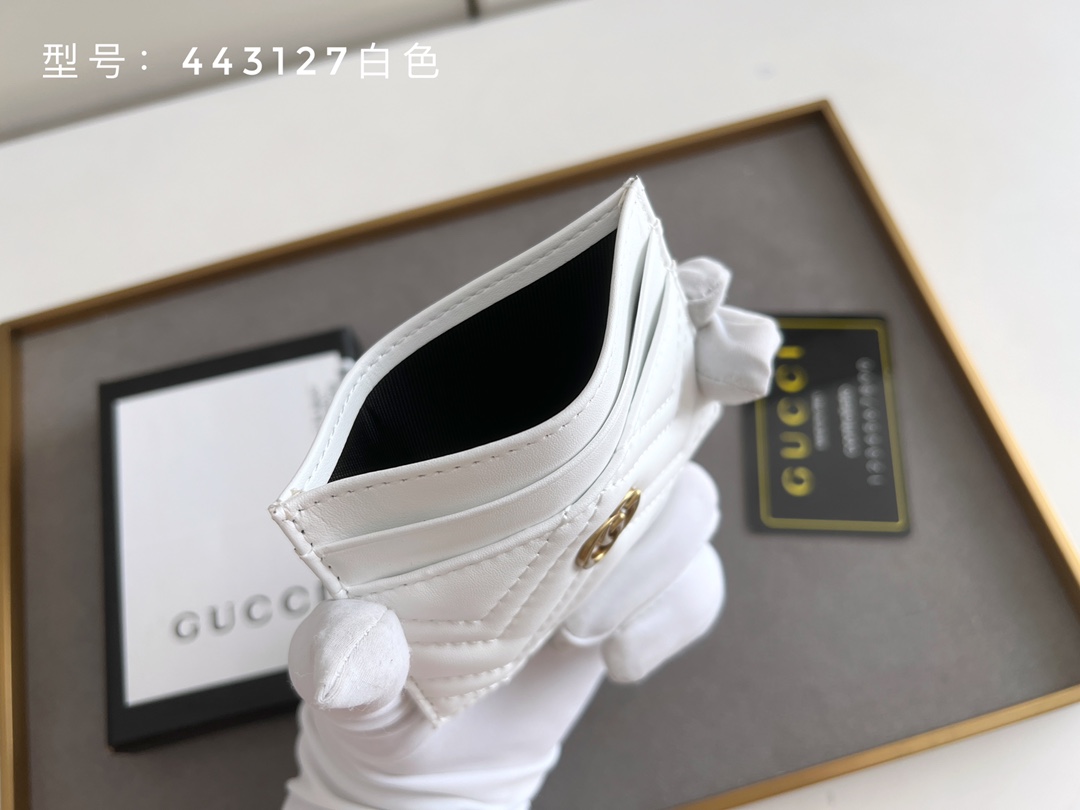 GUCCI GG Marmont レディースカードケース 小牛皮製