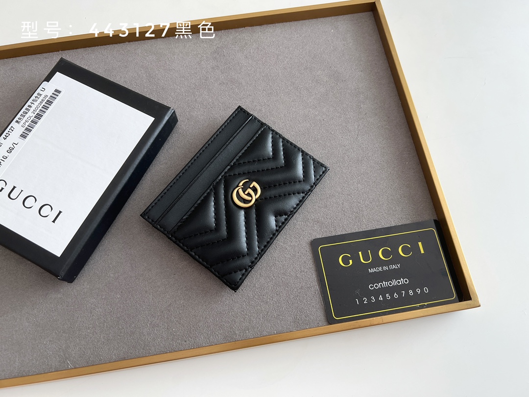GUCCI GG Marmont カードケース 全皮仕様 小牛皮使用