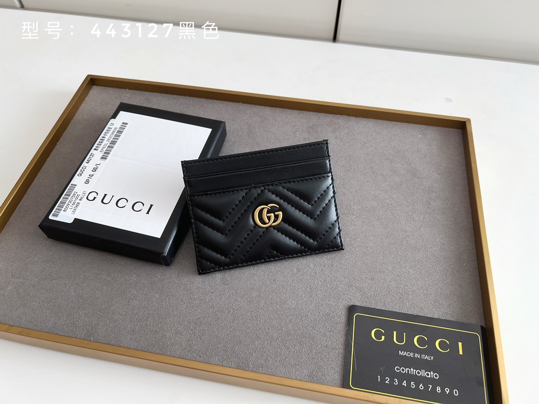 GUCCI GG Marmont カードケース 全皮仕様 小牛皮使用