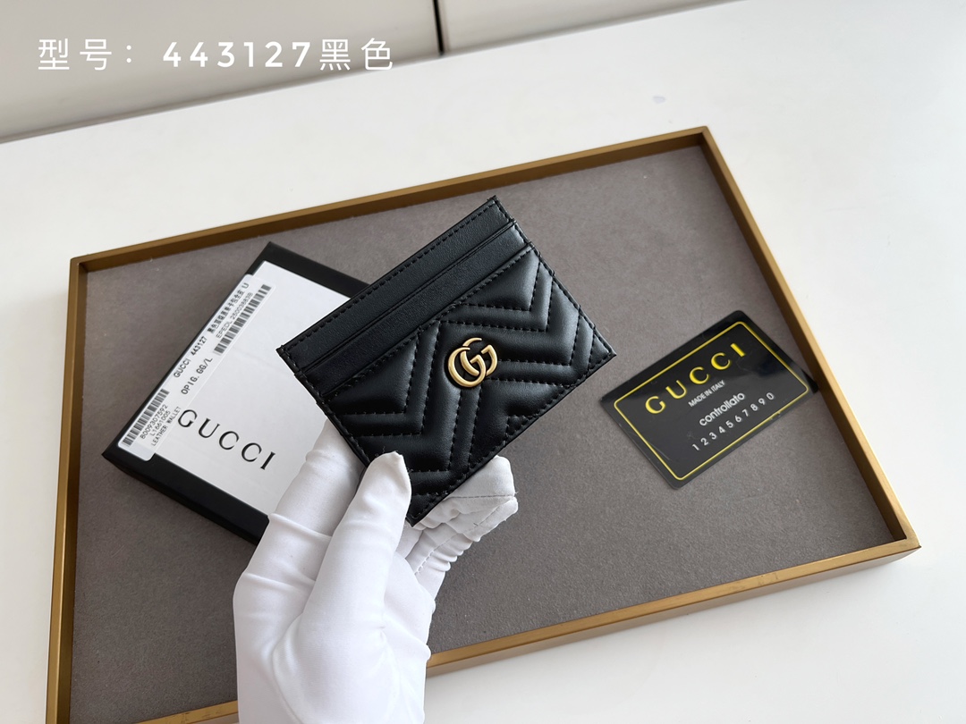 GUCCI GG Marmont カードケース 全皮仕様 小牛皮使用