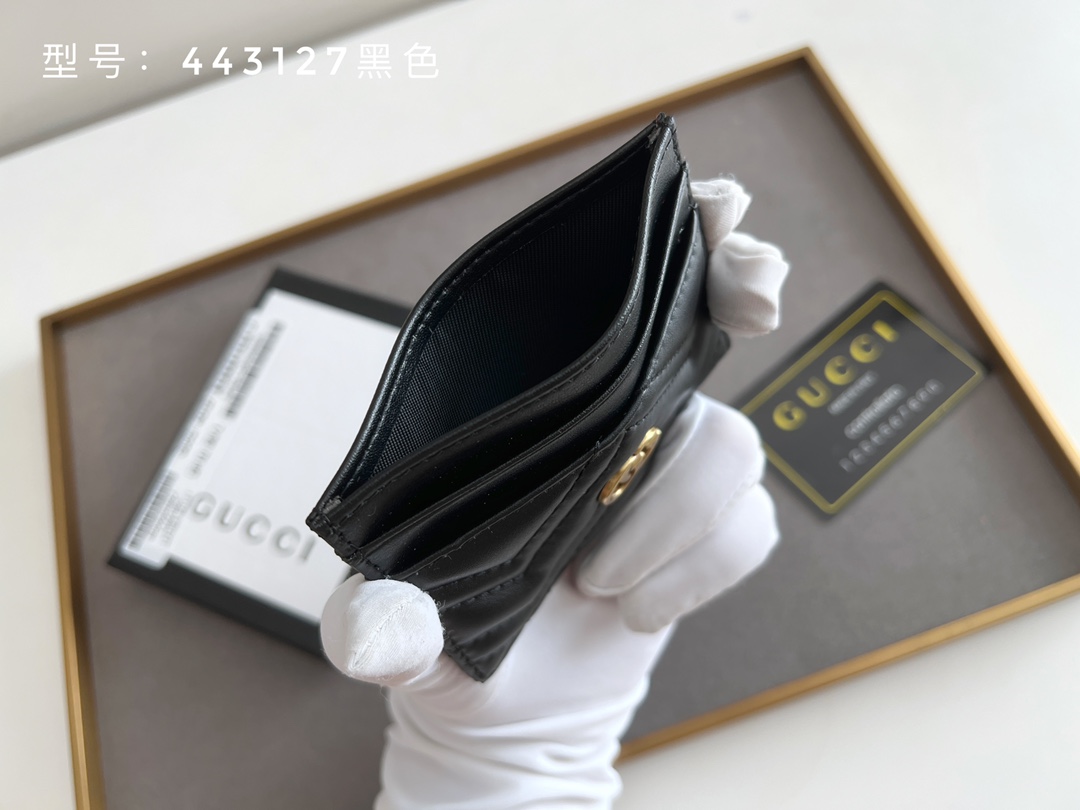 GUCCI GG Marmont カードケース 全皮仕様 小牛皮使用
