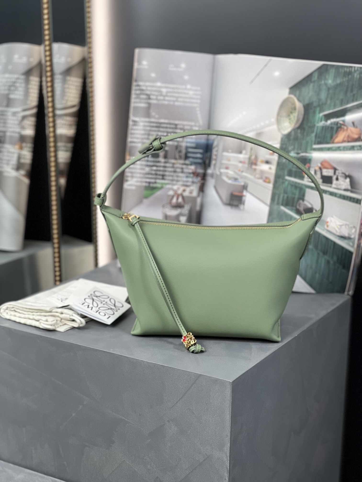 Sac Cubi LOEWE petit en cuir de veau nappa - Qualité supérieure