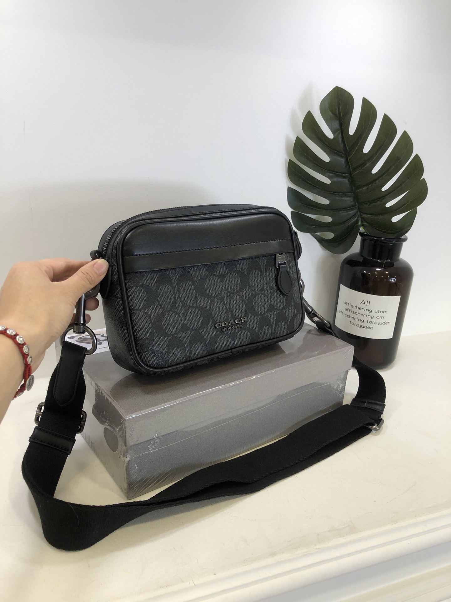 J0 2022最 “Coach Coach 蔻驰 ”相机包进口原厂头层纳帕小牛皮面料Graham Crossbody超高清五金logo标志、专用内里。超顺滑拉链、油边超平滑、做工精致每个细节到位男人必备款。配：海关贴+发票+原版礼品盒+密封包装尺寸22*14*5cm