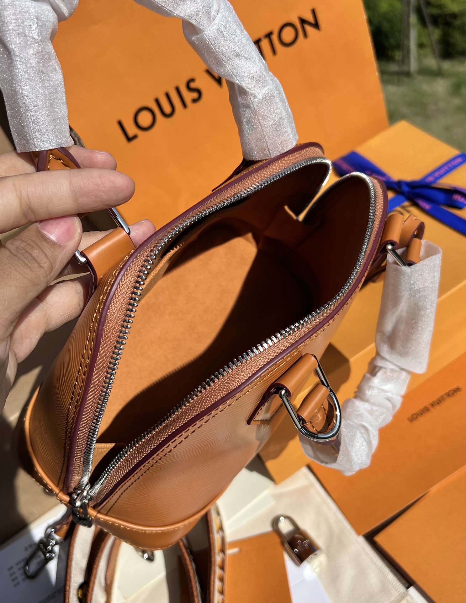 非市场普通货 进口皮料半钢五金 m59217尺寸:23.5×17.5×11.5cmLV海外渠道资源特供贝