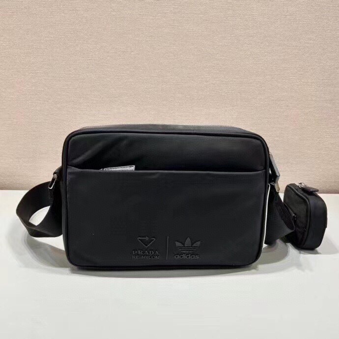 ad pd コラボデザイン ショルダーバッグ Re-Nylon Saffiano