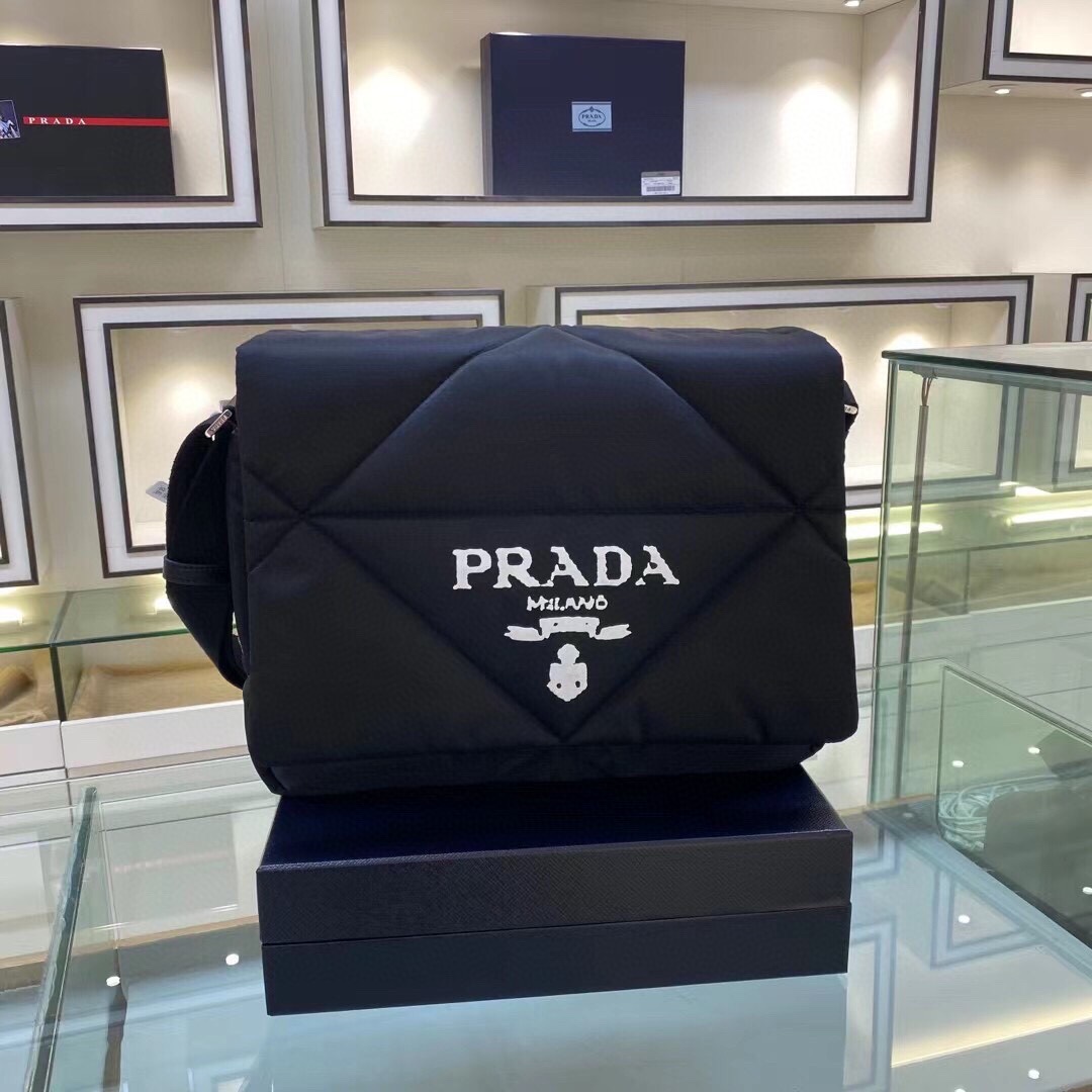 新款郵差包 - スタイリッシュなデザインと大容量