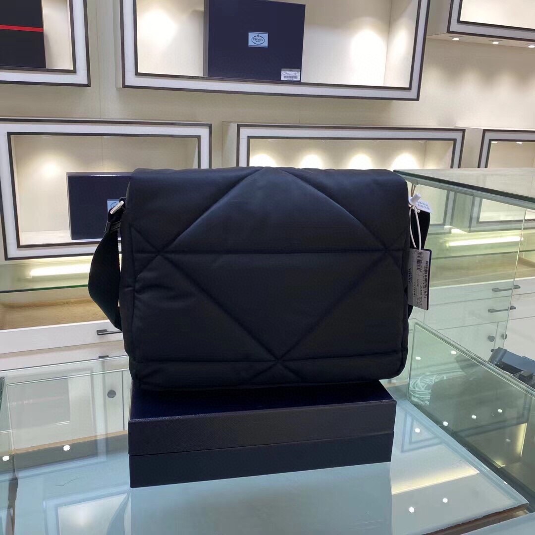 新款郵差包 - スタイリッシュなデザインと大容量