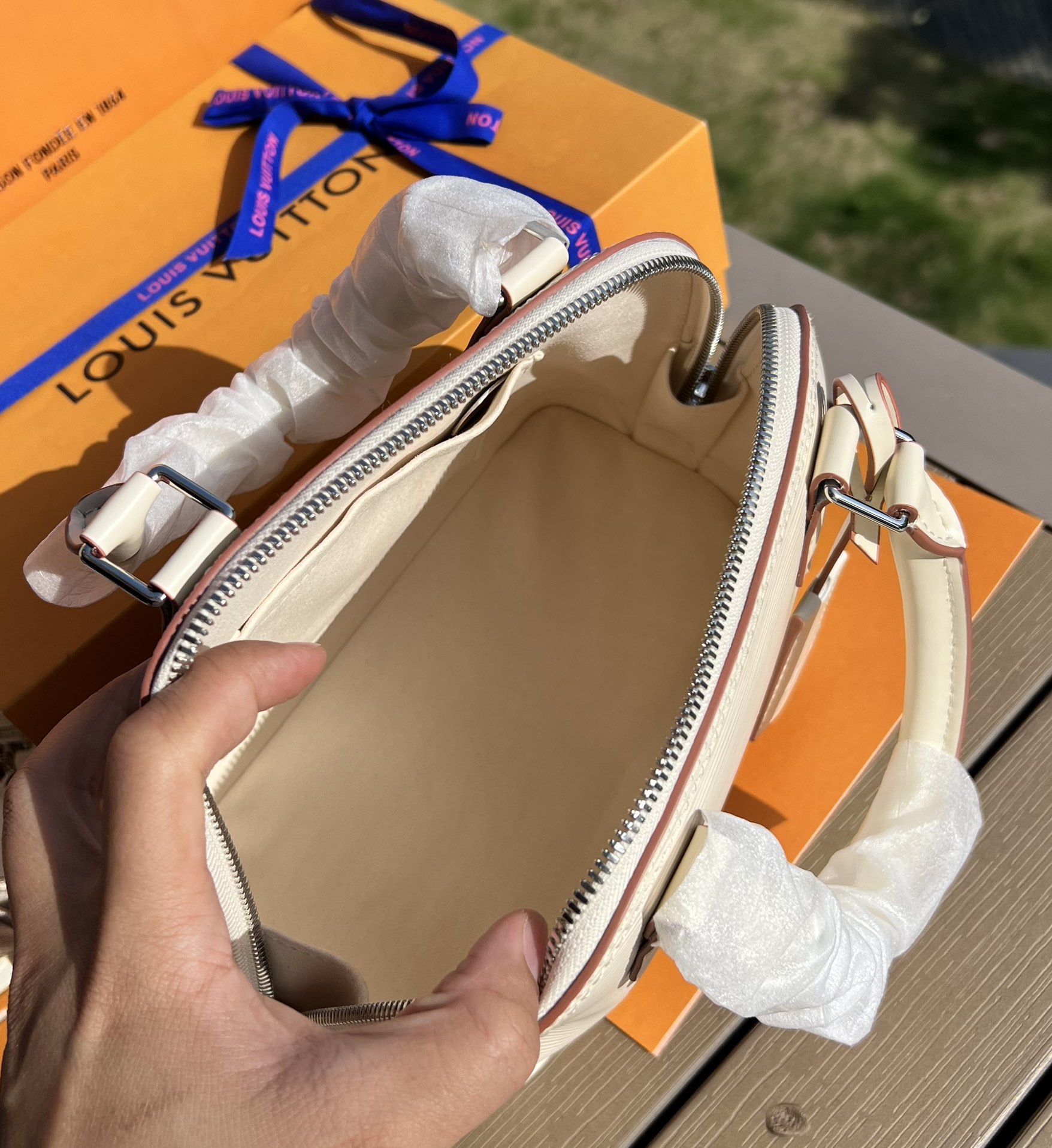 非市场普通货 进口皮料半钢五金 m59271尺寸:23.5×17.5×11.5cmLV海外渠道资源特供贝