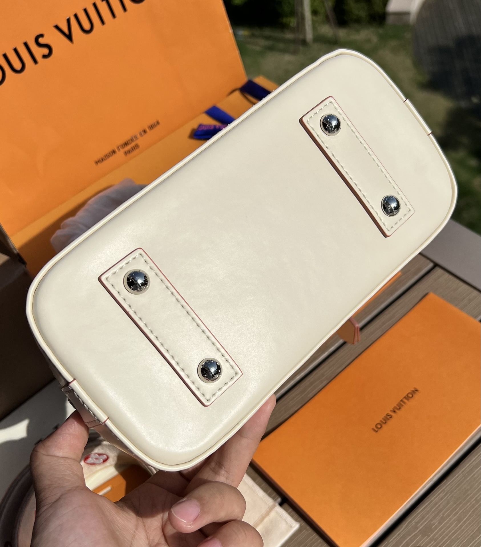 非市场普通货 进口皮料半钢五金 m59271尺寸:23.5×17.5×11.5cmLV海外渠道资源特供贝