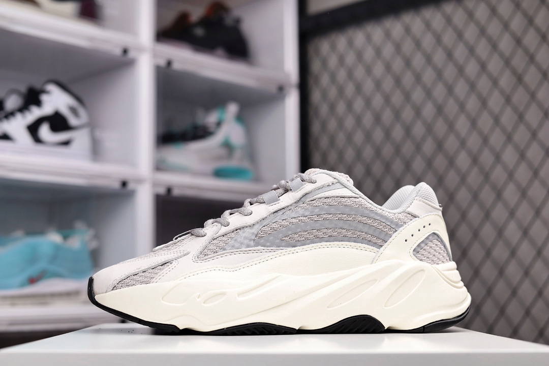 GT纯原 I0 纯原版本 YEEZY BOOST 700 V2 宝藏原厂3D档案数据 原厂纸板 原厂楦头全部原厂数据材料 所有细节与正品对位一致组装工艺精湛 质感细腻