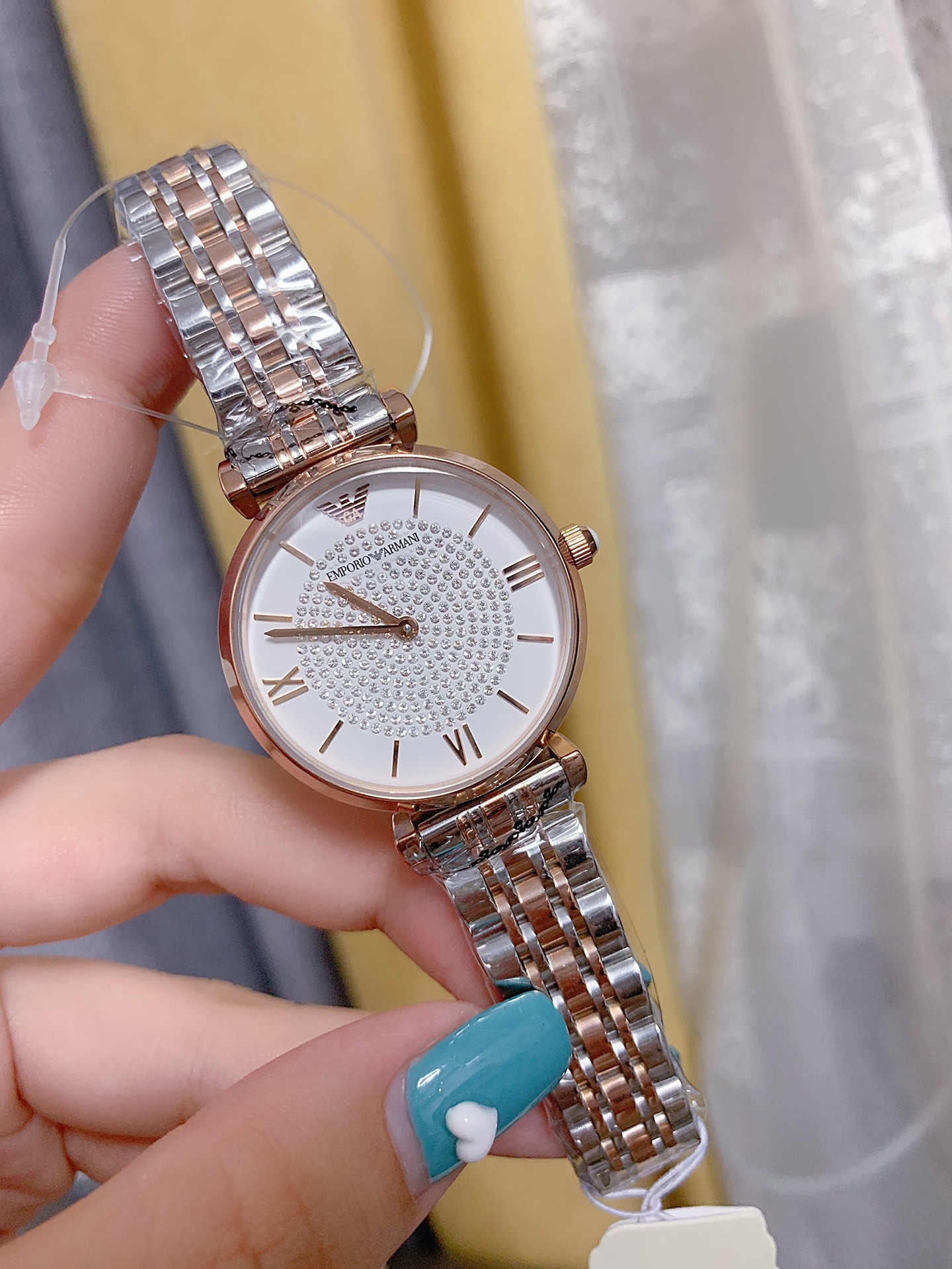 💰实价发售：180 Armani阿玛尼 满天星女士手表（型号：AR1926）316精钢壳带， 阿玛尼满天星的钻-采用施华洛世奇水钻，矿物质玻璃镜面，蝴蝶双按扣，30米生活防水，无佩戴支持退换。非人为损坏免费保修，表盘直径约32mm