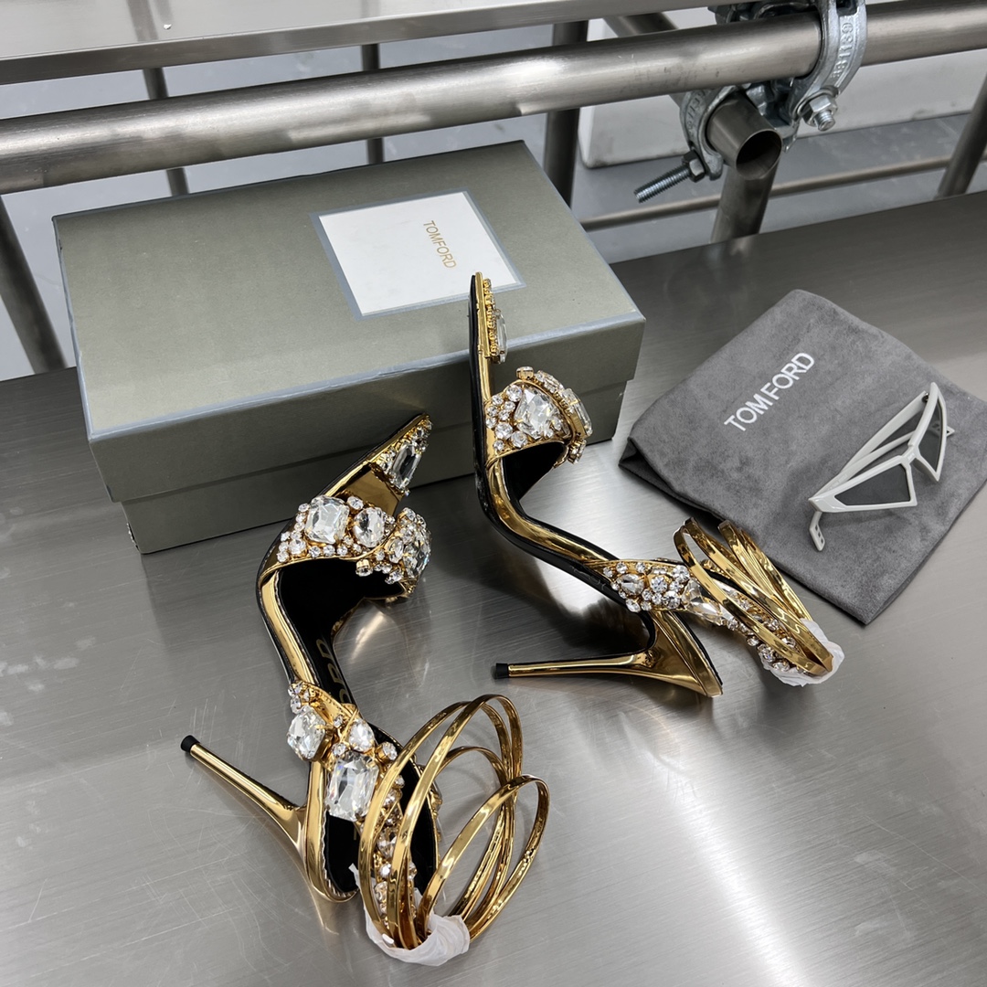 High-End Gold Sandals with Crystal Decorations and Hand-Cut Details - 图片 5