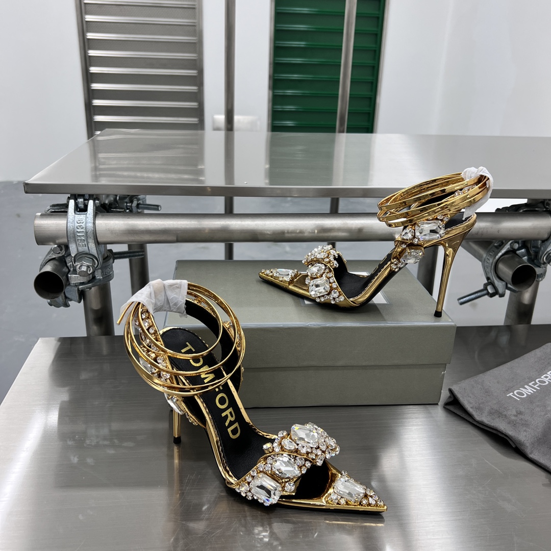 High-End Gold Sandals with Crystal Decorations and Hand-Cut Details - 图片 4