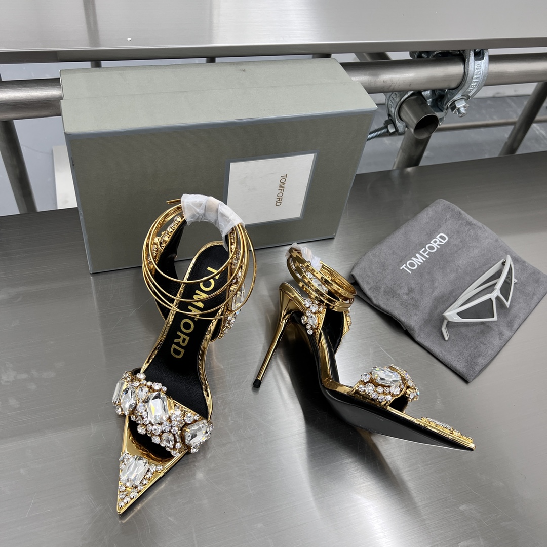 High-End Gold Sandals with Crystal Decorations and Hand-Cut Details - 图片 3