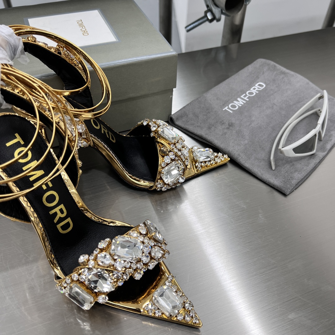 High-End Gold Sandals with Crystal Decorations and Hand-Cut Details - 图片 7