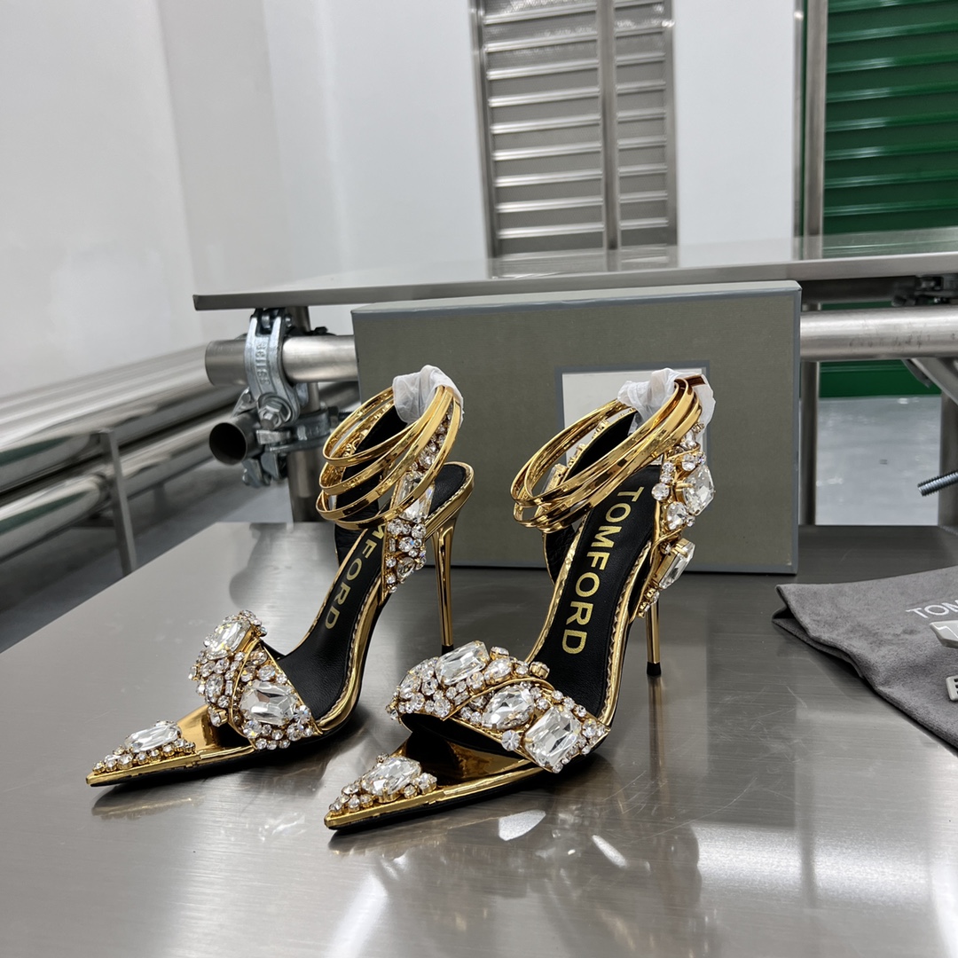 High-End Gold Sandals with Crystal Decorations and Hand-Cut Details - 图片 2