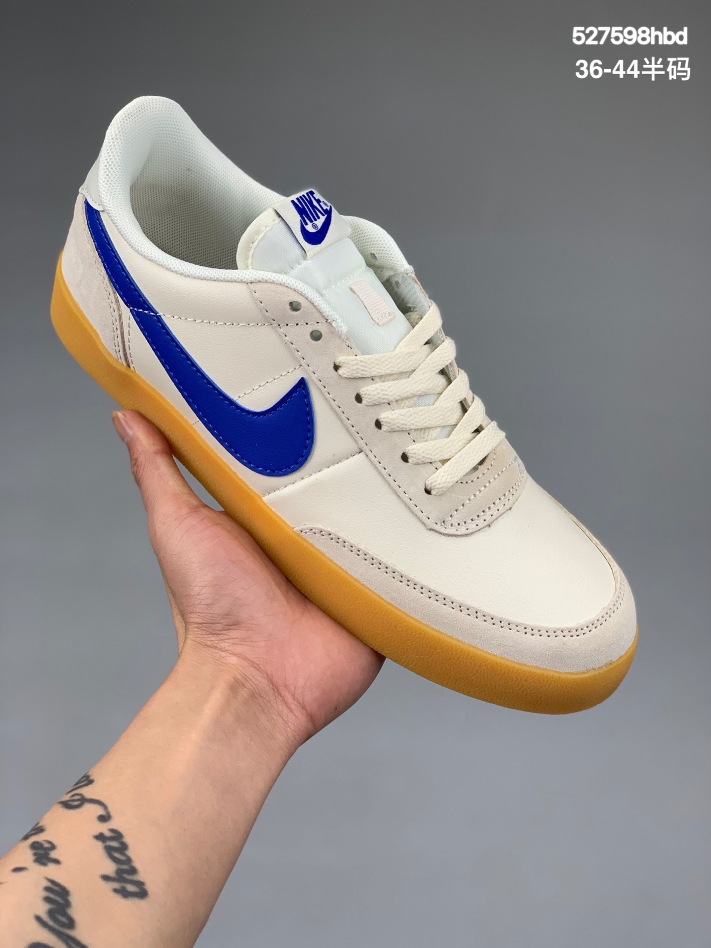 
耐克Nike Killshot II Leather 联名板鞋 采用米白色皮革制作鞋身，Swoosh 点缀其中，最后搭载棕色生胶大底，流露出满满的复古气气息尺码：见图货号：432997 107
尺码：36-44半码
编码：527598hbd