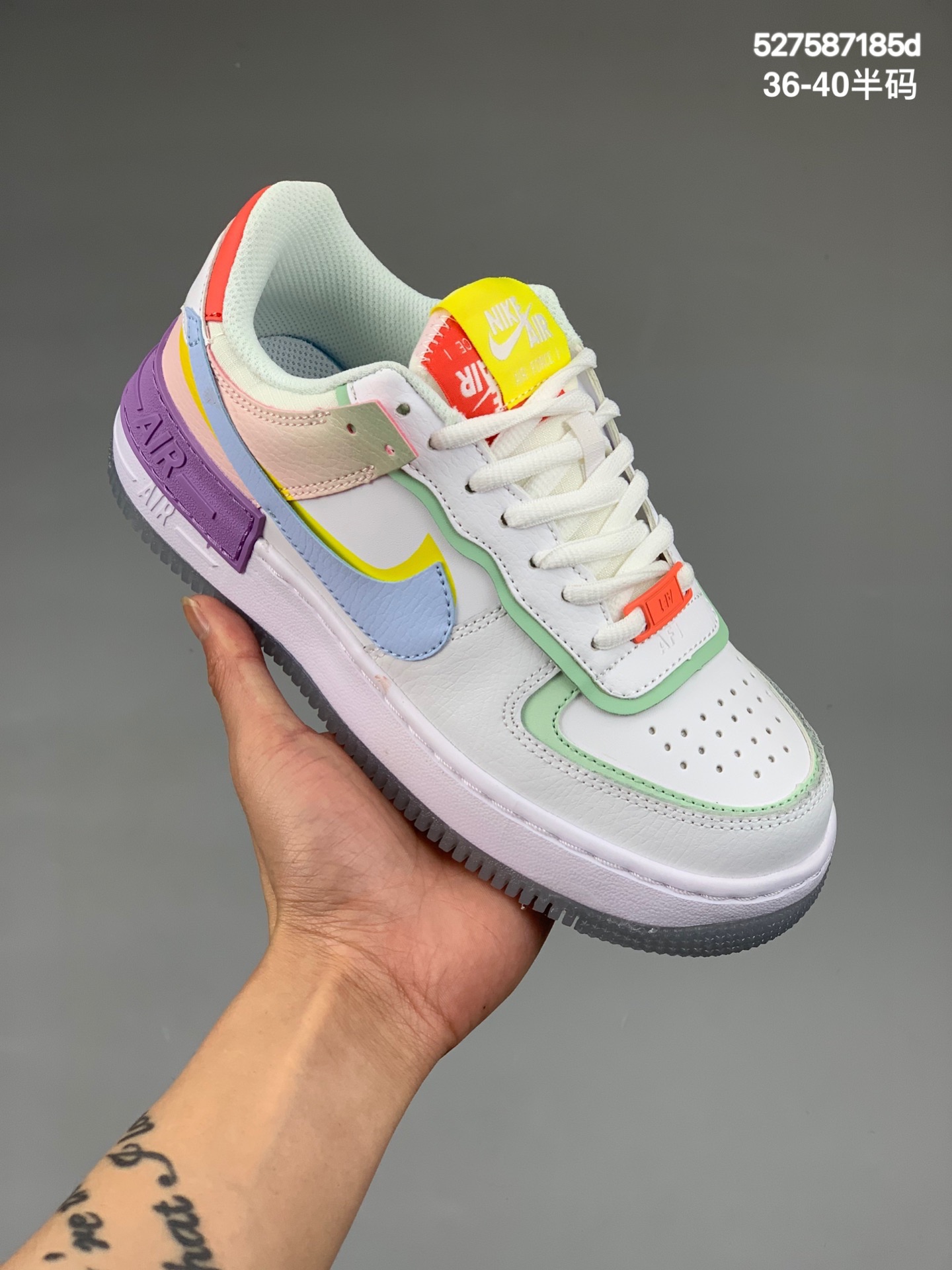 特价
耐克Nike WMNS Air Force 1 Shadow 轻量增高低帮百搭板鞋。为经典设计注入玩味元素。 分层结构、加大中底及双重品牌标志，充份彰显 ANike AF1 Shadow 女子运动鞋为经典设计注入玩味元素。货号：CK3172尺码：36 36.5 37.5 38 38.5 39 40
编码：527587185d