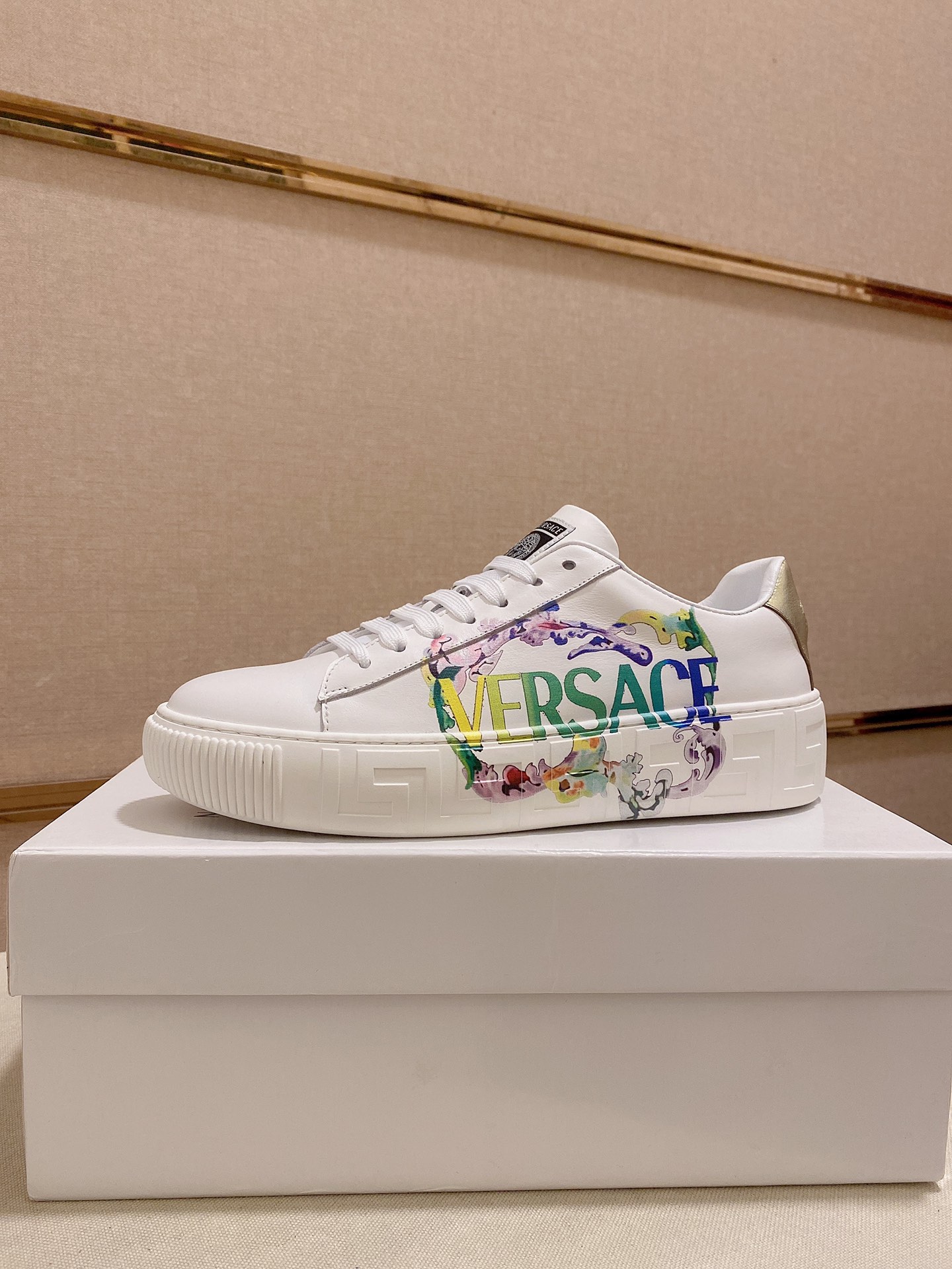 I5 Versace 范思哲👊🏻鞋面🇮🇹进口头层牛皮🇩🇪内里进口羊皮内里 。原版大底开模，每一位男士的身份衬托，上脚大气稳重🚶🏻🚶🏻高端定制专柜原版复刻📯不管风吹雨打鞋楦不变，经得起时间的验证🔍️，🔵