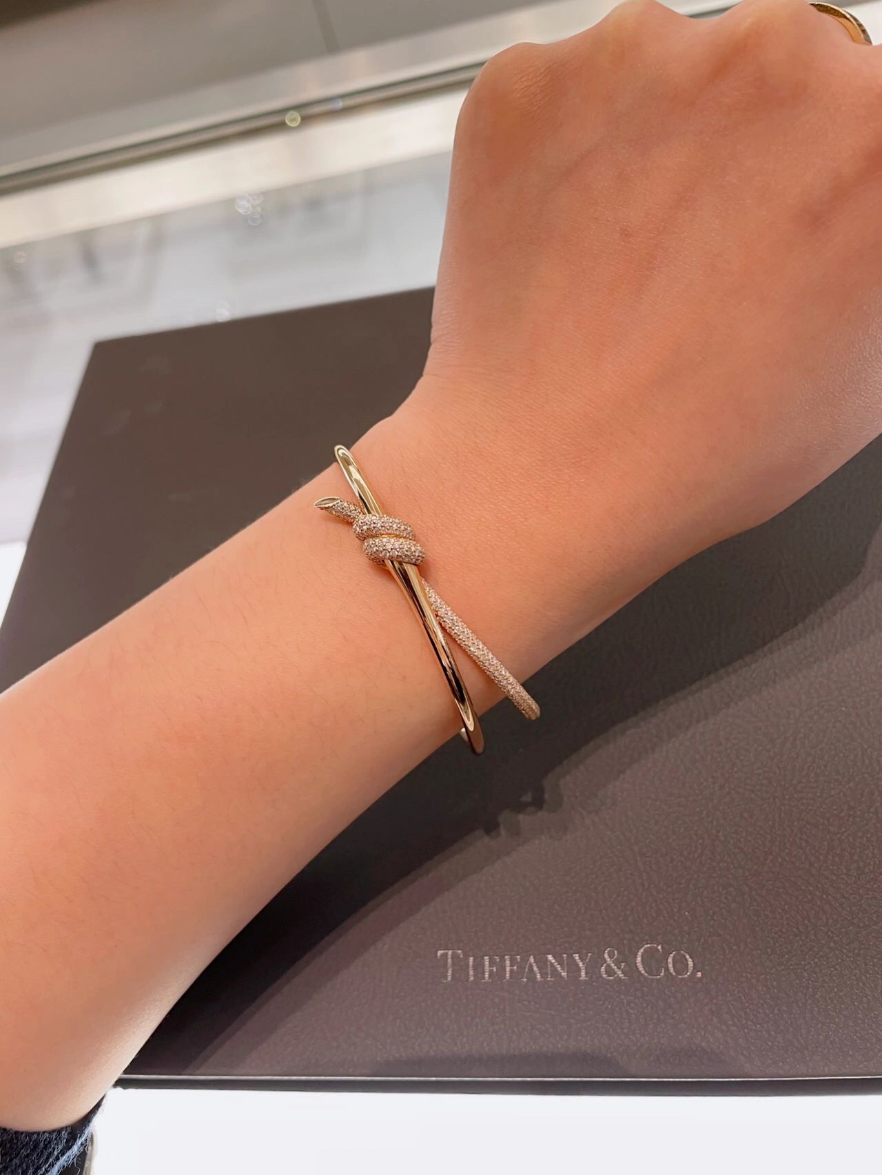 [Tiffany & Co. Jewelry]206436 [Our Product] Twisted Band Diamond Bracelet Pre