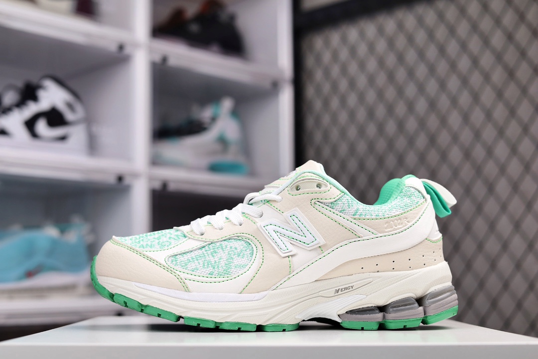 G5 来点北欧时尚色彩，丹麦轻奢时尚品牌 GANNI x NB新百伦New Balance ML 2002系列复古老爹风休闲运动慢跑鞋“米白绿”553RC