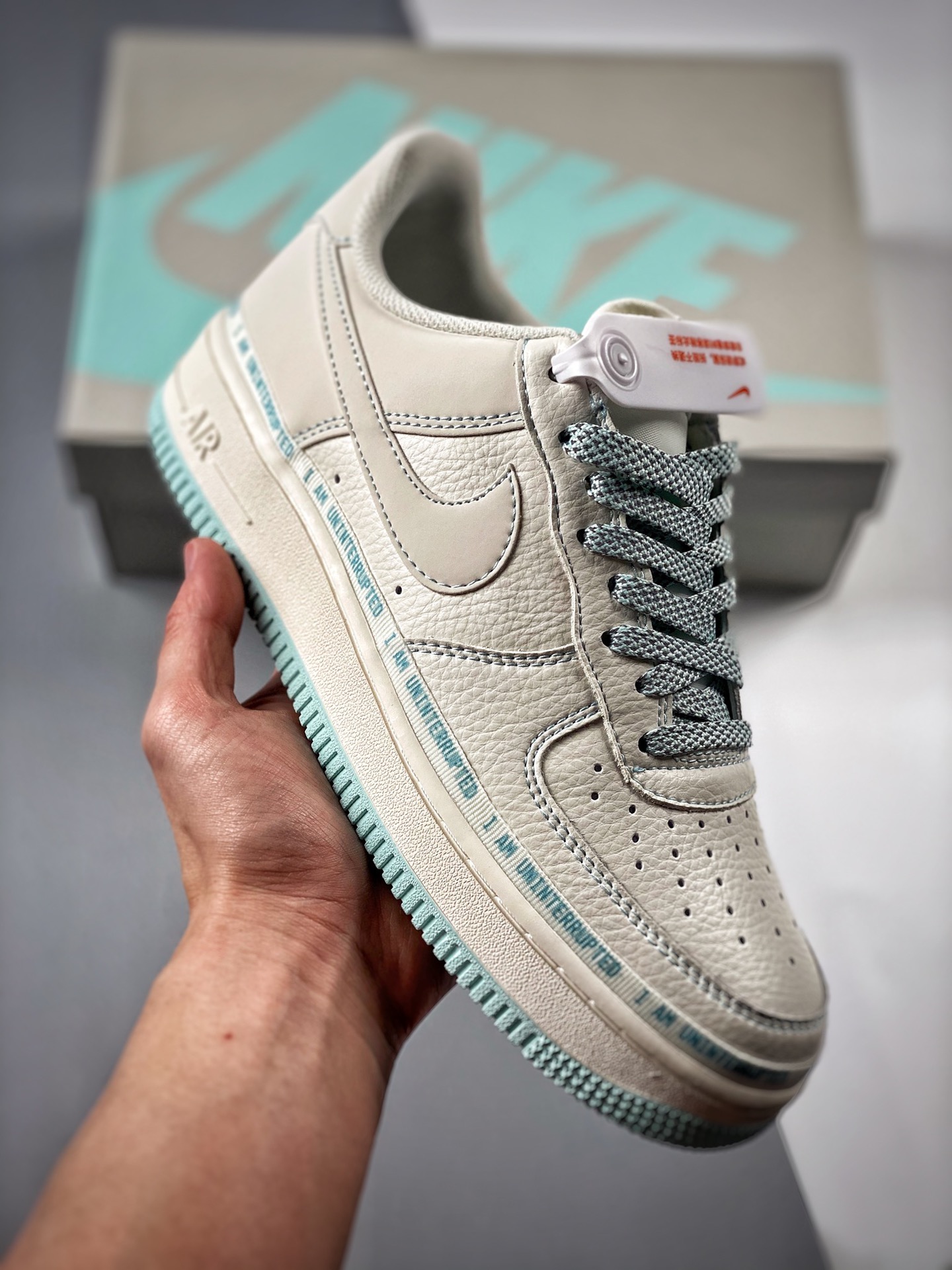 -3 Nike Air Forece 1 "MORE THAN" "冰蓝色签名涂鸦"满天星 空军一号低帮休闲板鞋 原装正确超软头层荔枝纹材质 原装鞋盒 原楦头原纸版 纯正空军版型 附送涂鸦签字笔 内置全掌气垫 货号：PO3699-808 …