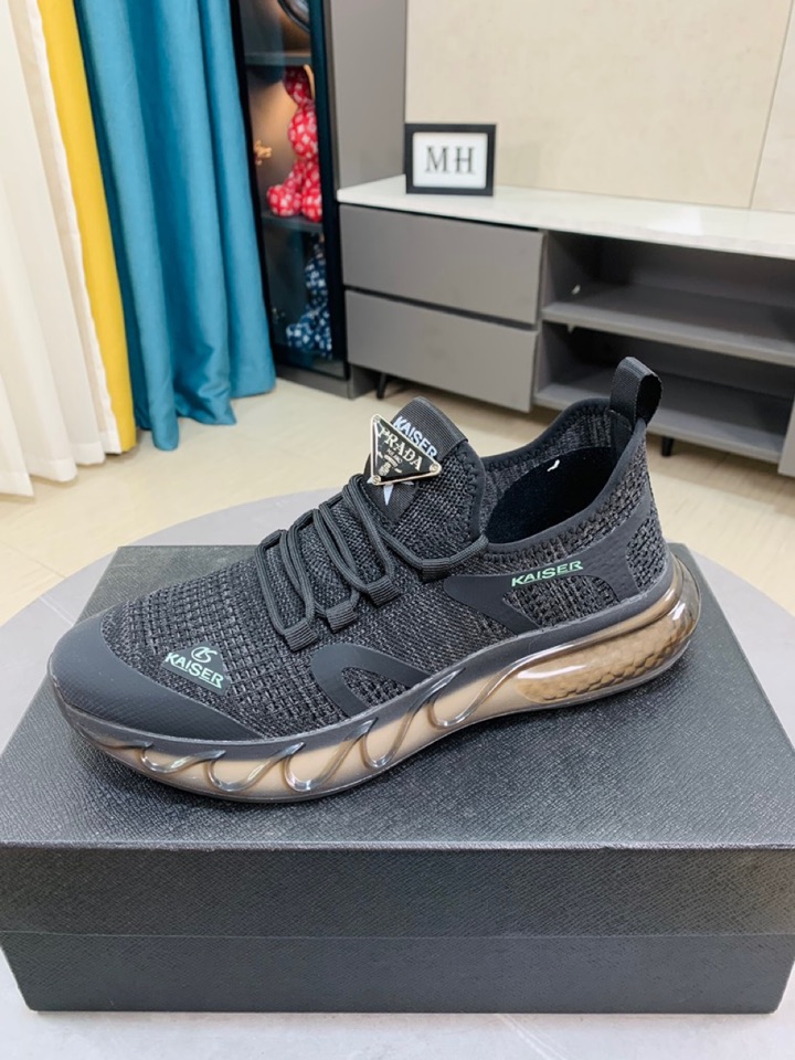 I5  普拉达  Prada 休闲鞋，透气舒适，行走方便，潮男百搭之款，高级飞织面料➕真皮垫脚，耐磨仿滑原版滴胶彩色大底 运动跑步风，超级舒服。