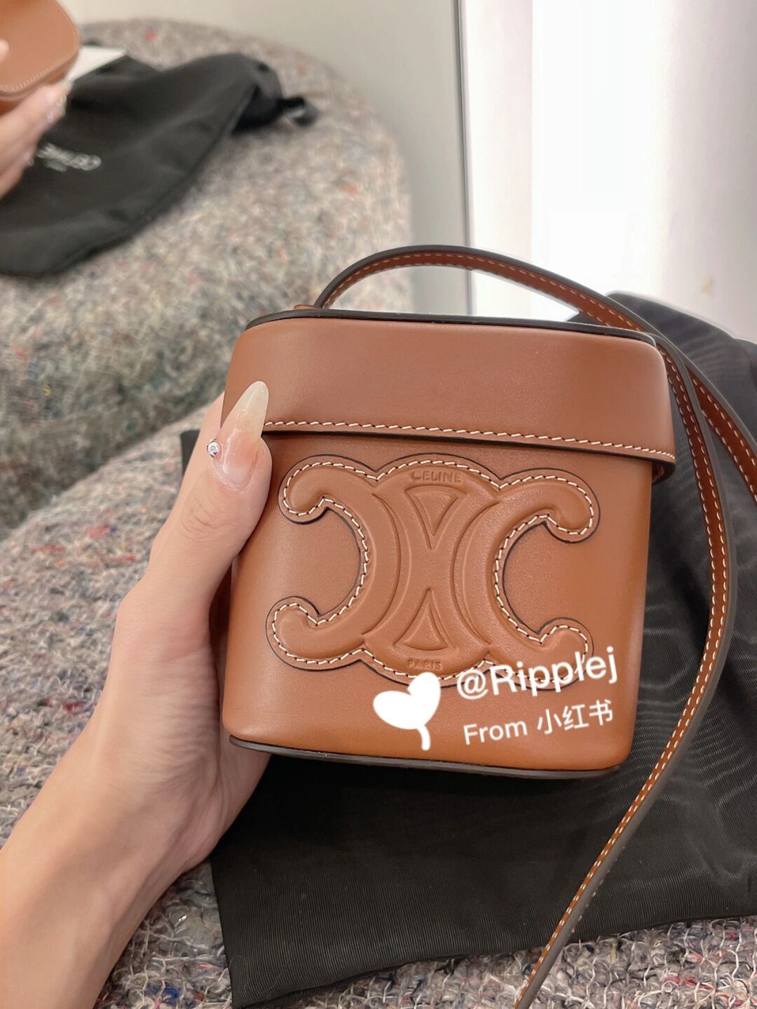 셀린느 조절 스트랩 미니 숄더백 상세 이미지 7