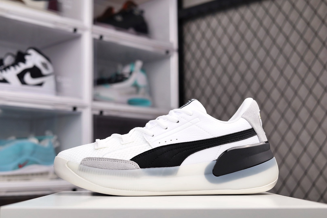 H0  男女鞋采用织物鞋面及内层密布热熔材质材质PROFOAM轻量高回弹中底科技外置高耐磨橡胶大底包覆一款“又帅又能打”的篮球，鞋彪马Puma Clyde Hardwood 库兹马系列低帮复古减震透气水泥地休闲运动篮球鞋“白黑浅灰”773YBL