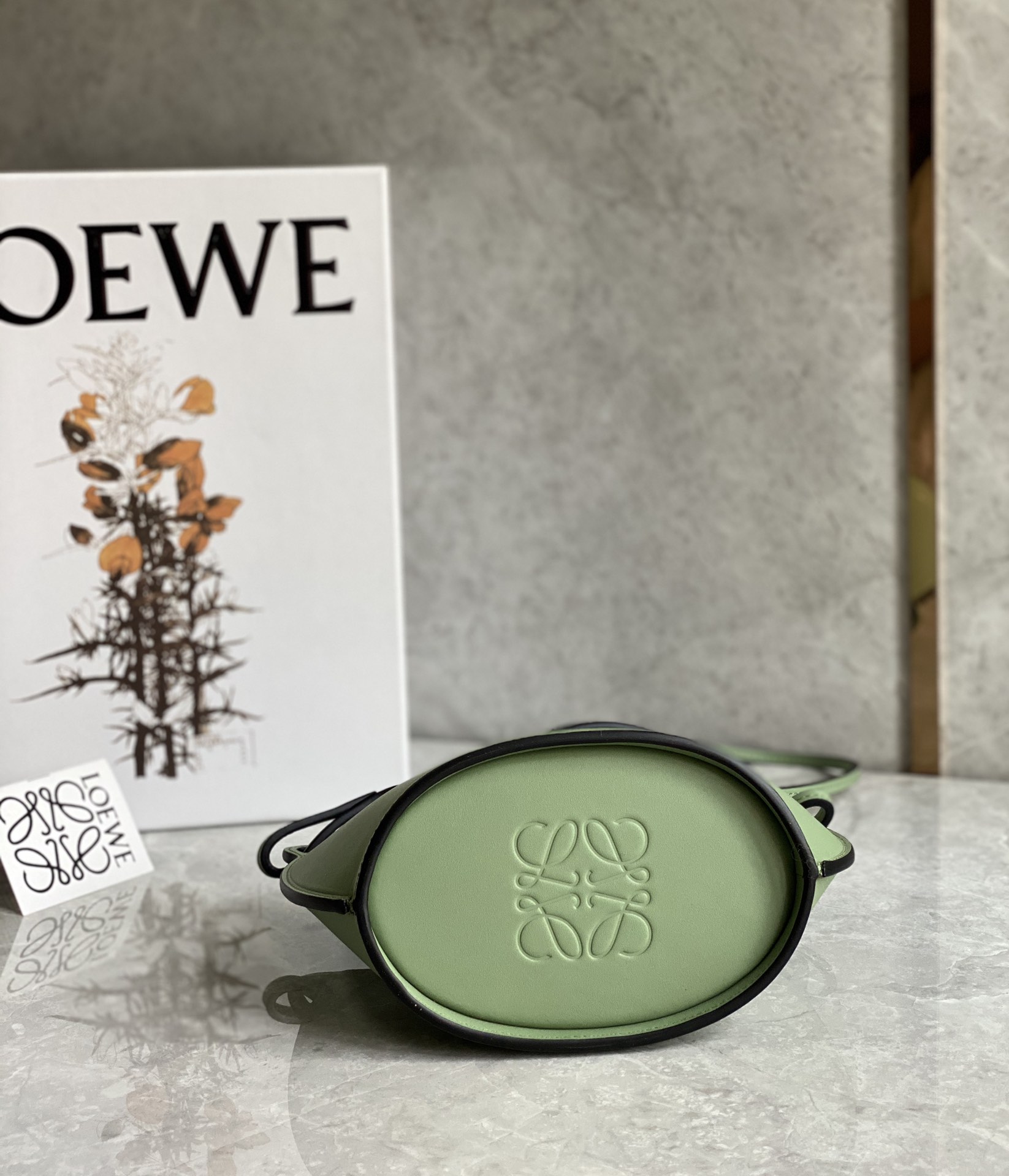 LOEWE罗意威 Moulded Bucket Bag 0677牛油果绿