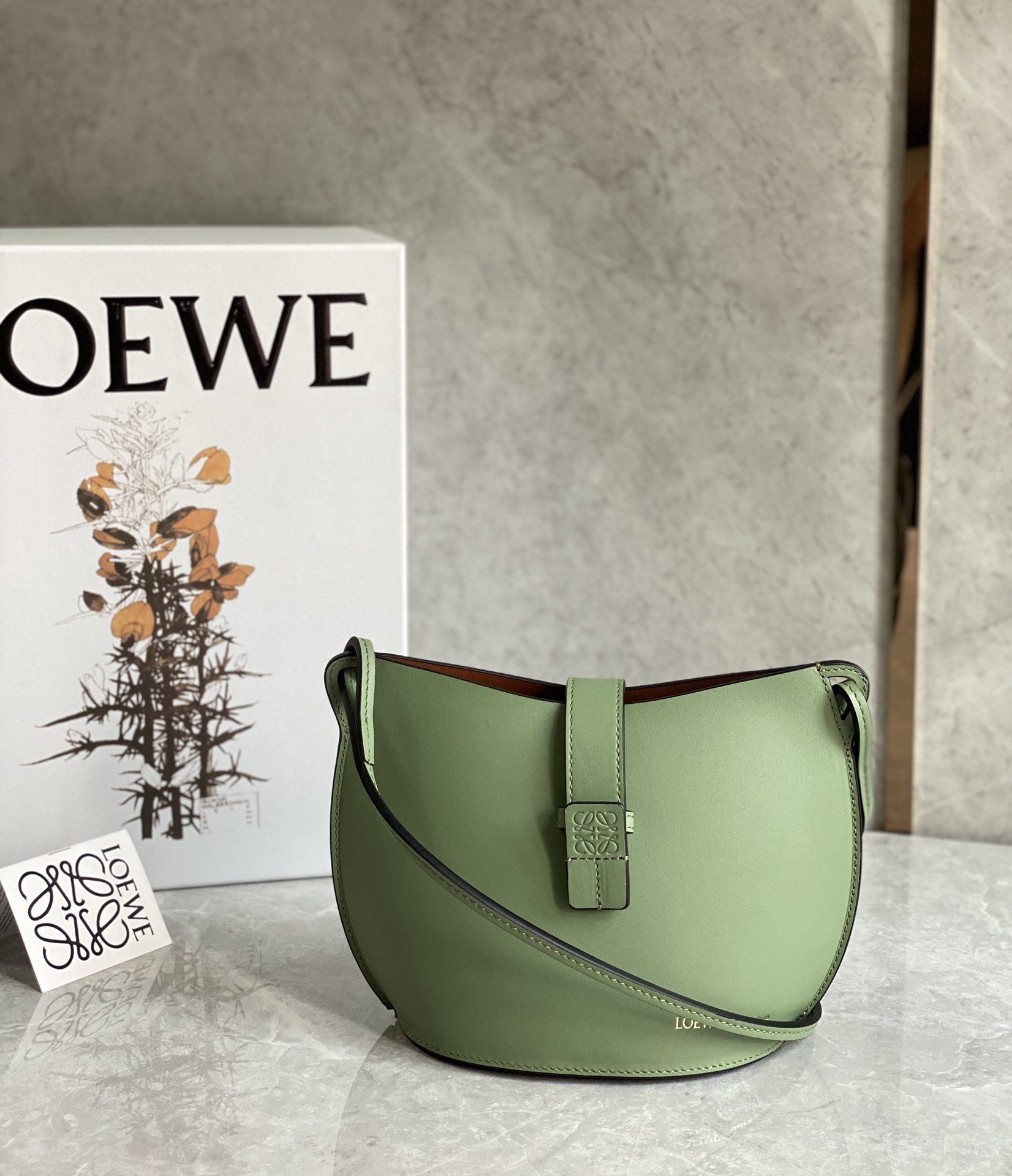 LOEWE罗意威 Moulded Bucket Bag 0677牛油果绿