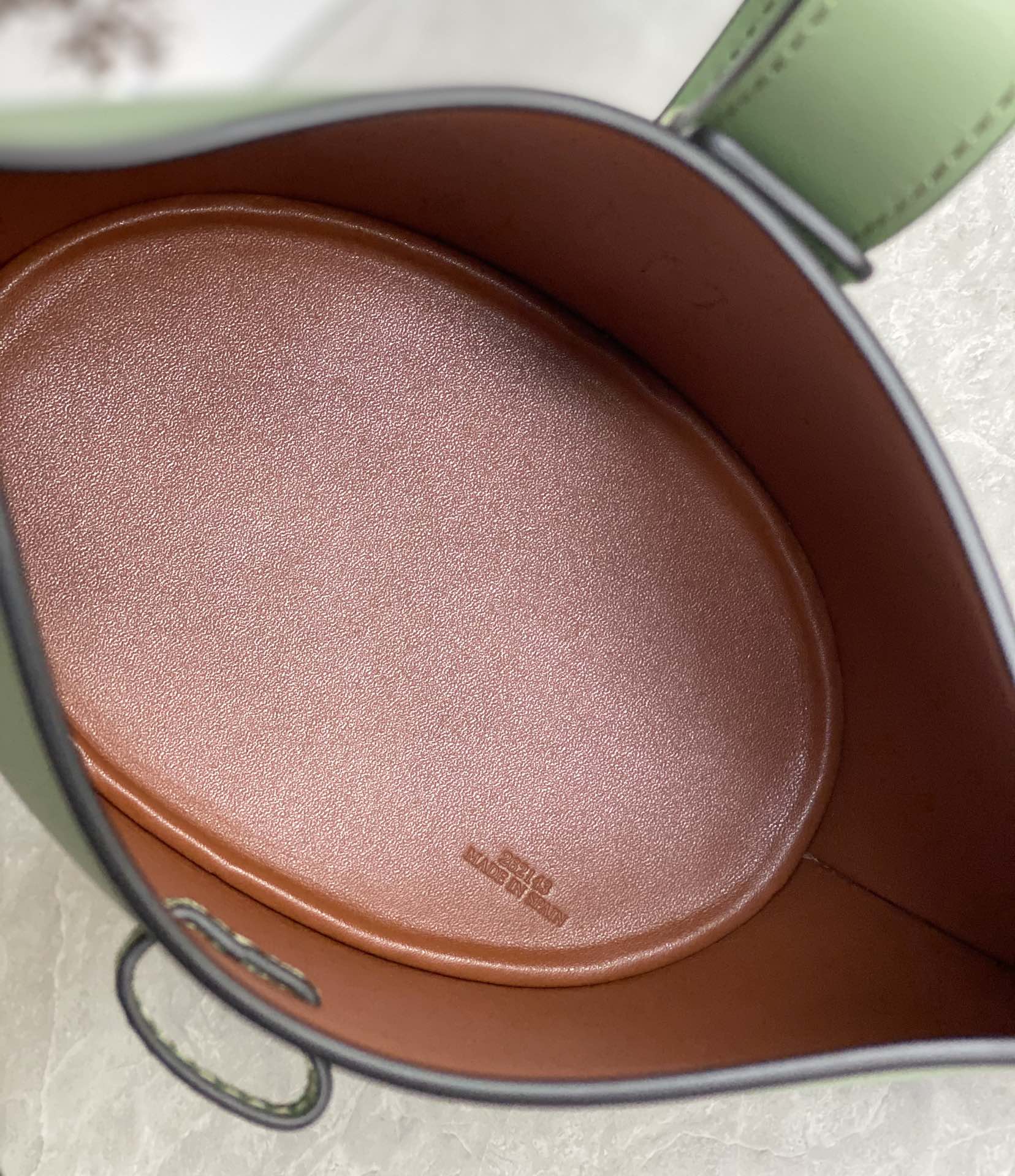 LOEWE罗意威 Moulded Bucket Bag 0677牛油果绿