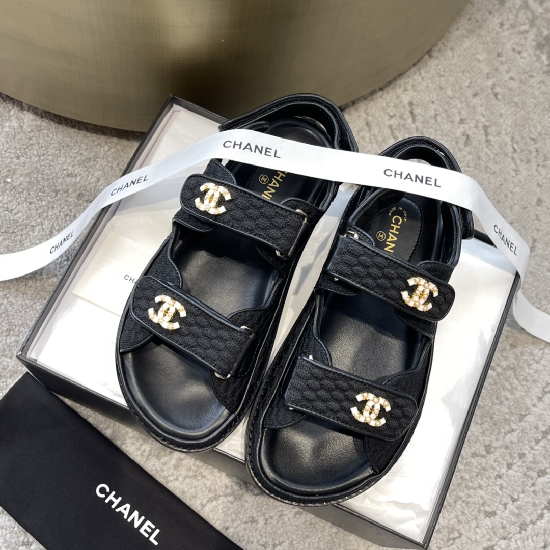 CHANEL 샌들 소가죽 발이 하얘 보이는 우아한 스타일