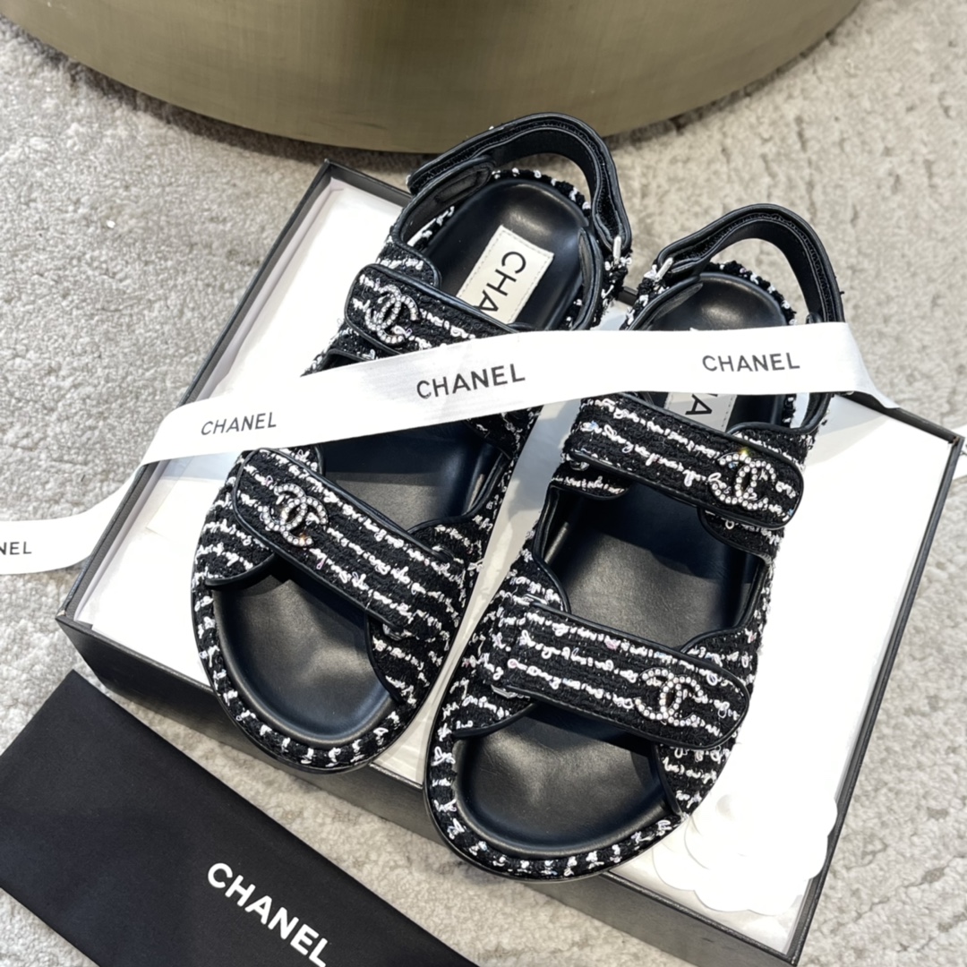 CHANEL 샌들 소가죽 발이 하얘 보이는 우아한 스타일