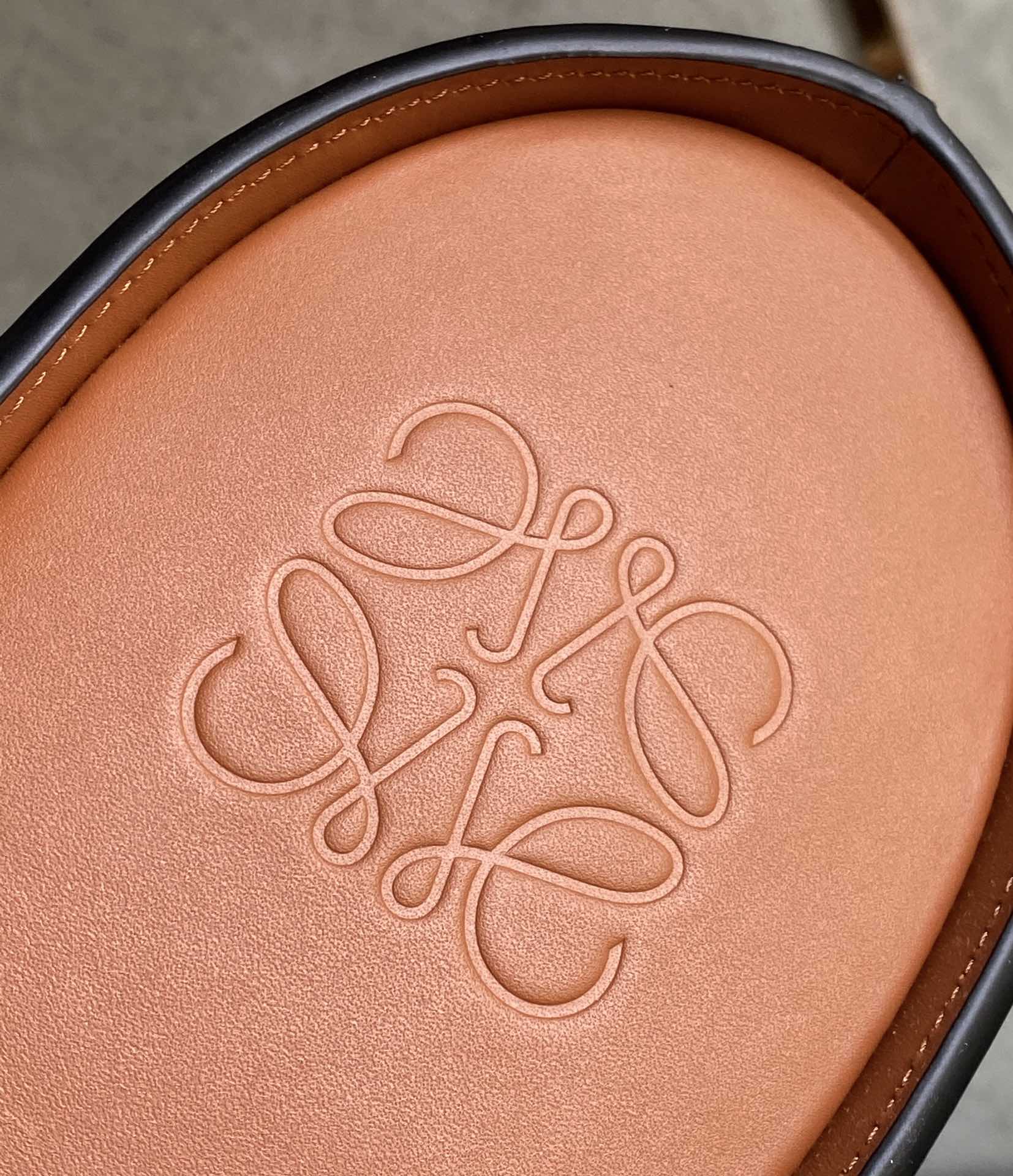 LOEWE罗意威 Moulded Bucket Bag 0677棕色