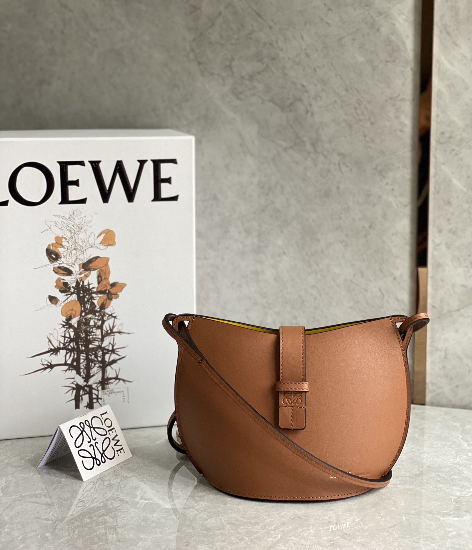LOEWE罗意威 Moulded Bucket Bag 0677棕色