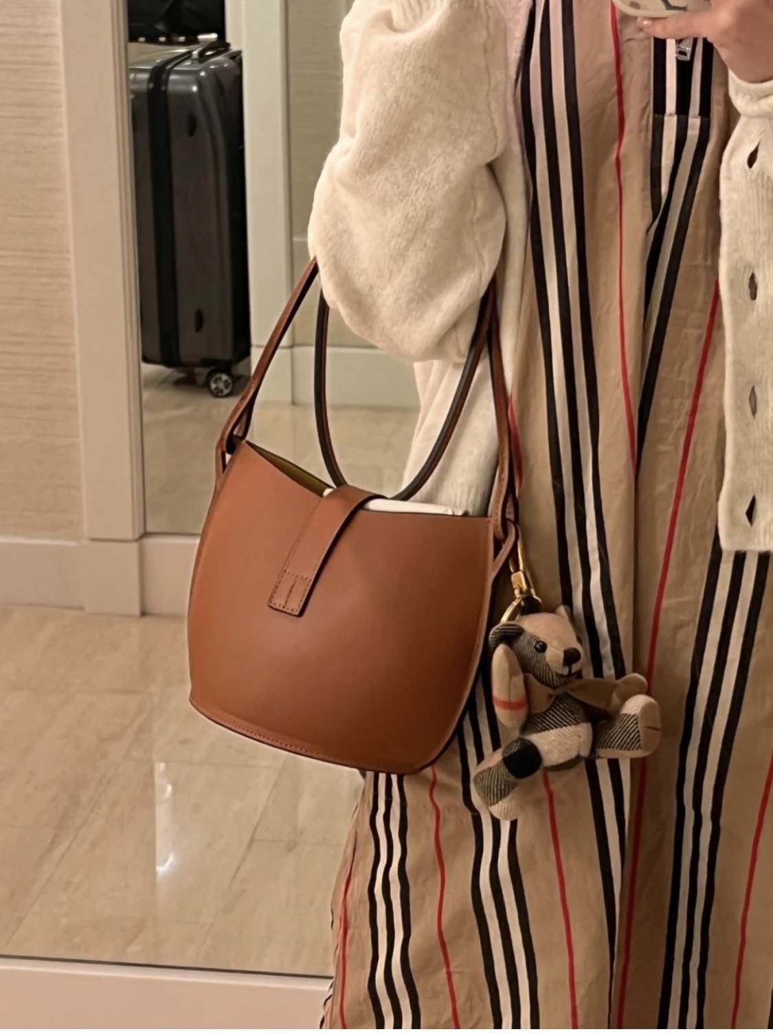 LOEWE罗意威 Moulded Bucket Bag 0677棕色