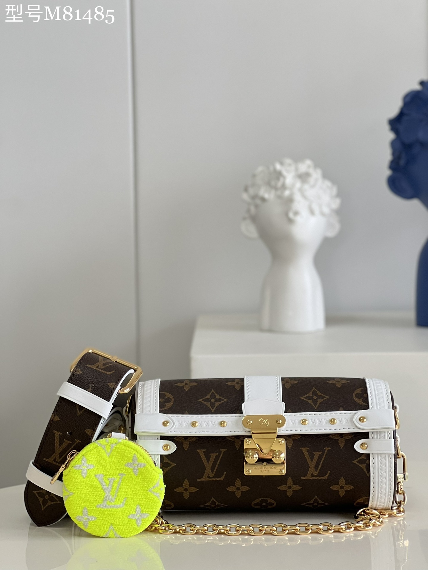 NO:398786,[Exclusive real shot M81485] The baguette configuration of the Papillon Trunk handbag was derived from the Louis Vuitton archives. Its S-lock hooks and rivets can be traced from traditional hard boxes. Monogram canvas is paired with leather trim, and the round zippered coin wallet is similar to the image of a tennis ball, indicating the identity of the LV Match capsule series. Detailed features 19 x 9 x 9 cm (length x height x width) S.,LV [original leather],louis vuitton,louis vuitton,wallets19860909【独家实拍M81485】Papillon Trunk 手袋的法棍式构型脱胎于路易威登档案,其 S-lock 钩扣和铆钉可在传统硬箱上溯源.Monogram 帆布搭配皮革饰边,圆形拉链零钱包恰似网球形象,点明 LV Match 胶囊系列身份.详细特征19 x 9 x 9 厘米 (长度 x 高 x 宽) S.,LV【原厂皮】,louis vuitton,louis vuitton,wallets,Bag