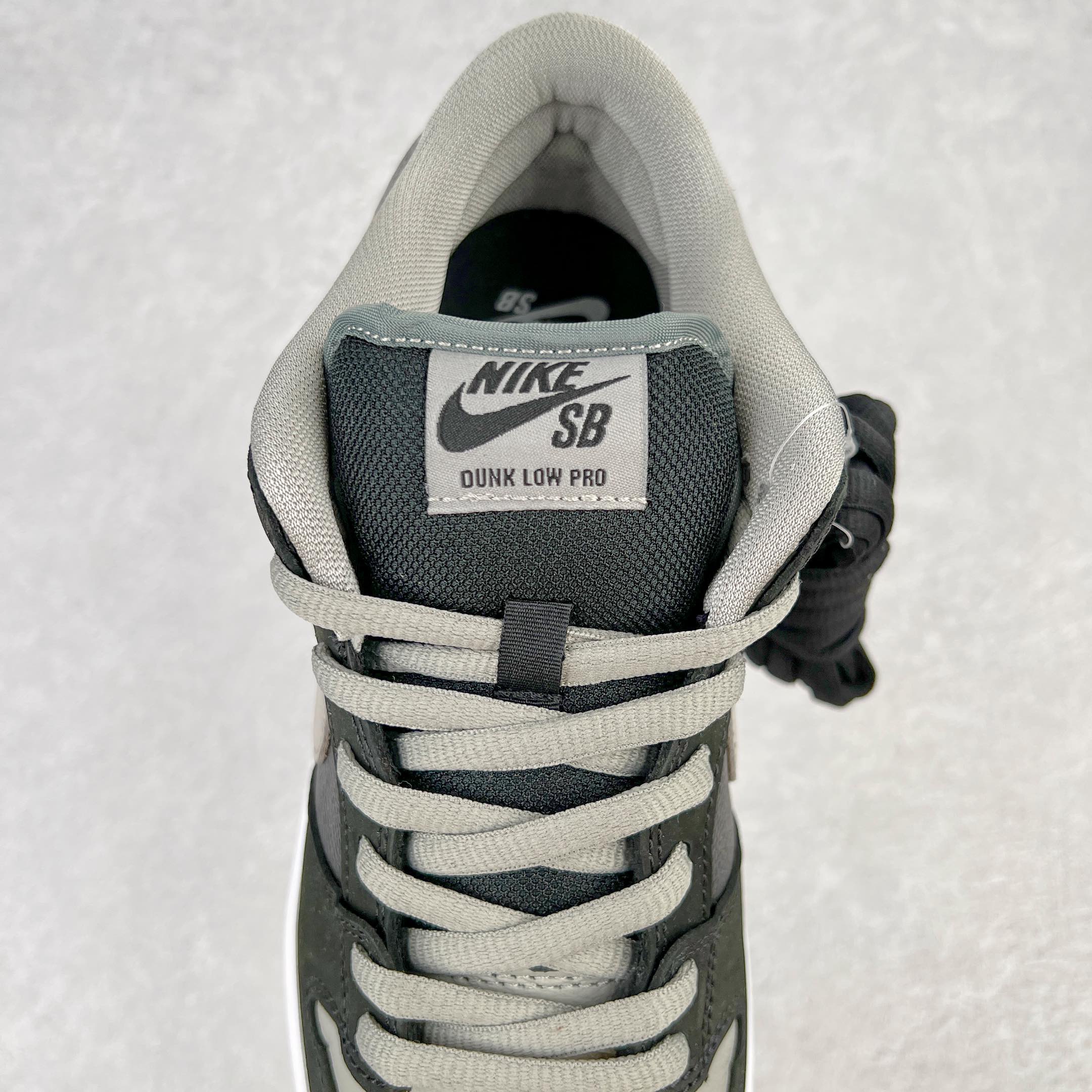 图片[5]-＃M纯原 NK SB Dunk Low J-Pack \\\”Shadow\\\” 影子灰 货号：BQ6817-007 圈内最强 零售首选 独家原厂航空铝磨具打磨大底 鞋头坡度极致还原 原盒原配 圈内天花板工艺 原厂冲刀 超高清洁度 全鞋零毛边皮料切割 全套原楦原模倾力打造完美版型 采用原厂百宏鞋带以及原厂百宏织唛舌标 内标可供原厂几率过验 原厂中底布黄色点胶 原厂中底布拉帮走线遵循公司‼️尺码：36 36.5 37.5 38 38.5 39 40 40.5 41 42 42.5 43 44 44.5 45 46 47.5-选品中心