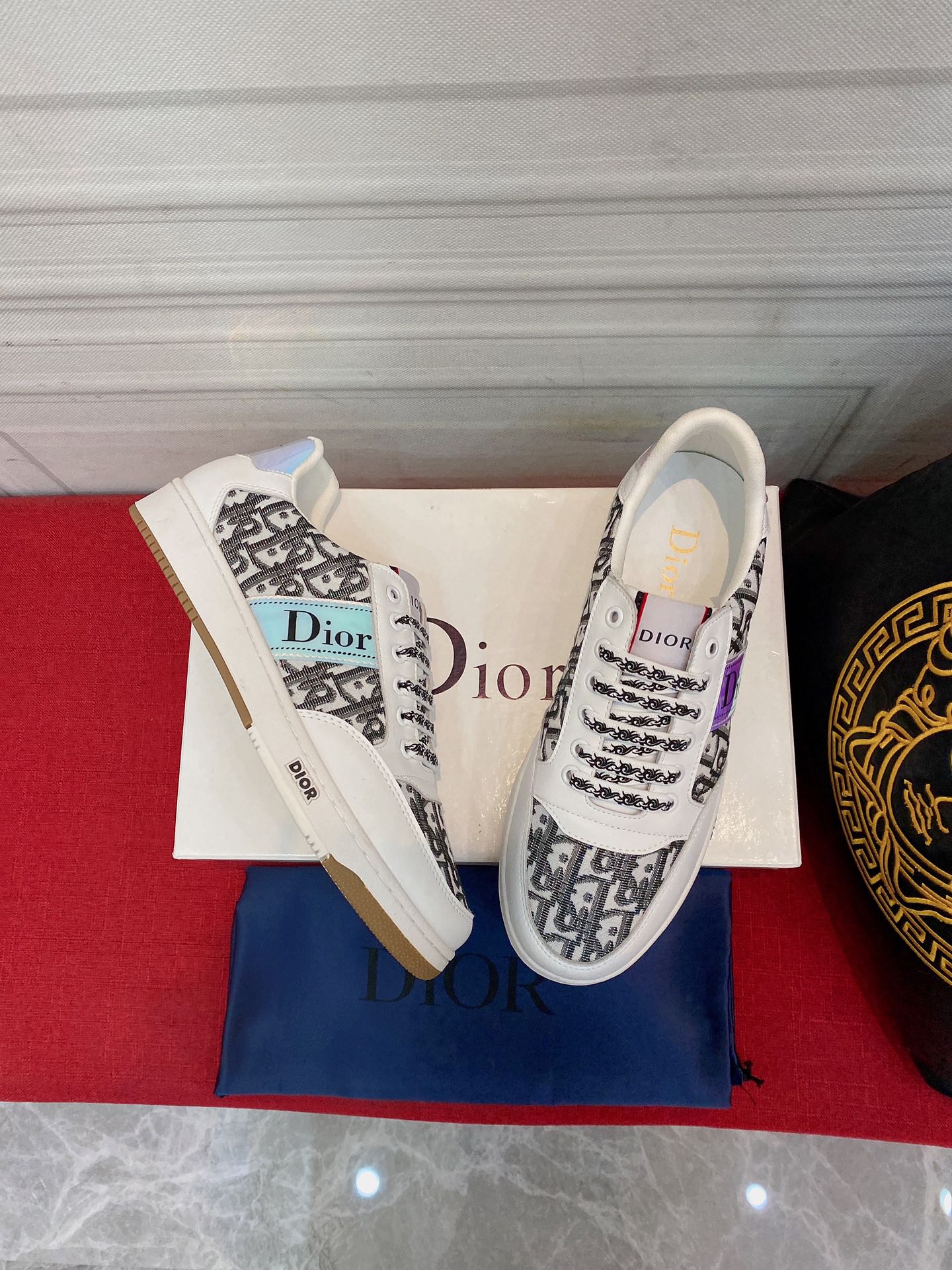 I0 迪奥 最 2022精心打造，引爆全场不断创新的国际品牌 此款男士运动休闲鞋，原版版本，专柜一比一皮面材质，皮垫脚橡胶防滑大底，透气舒适以质量说话潮颜色：两色可选