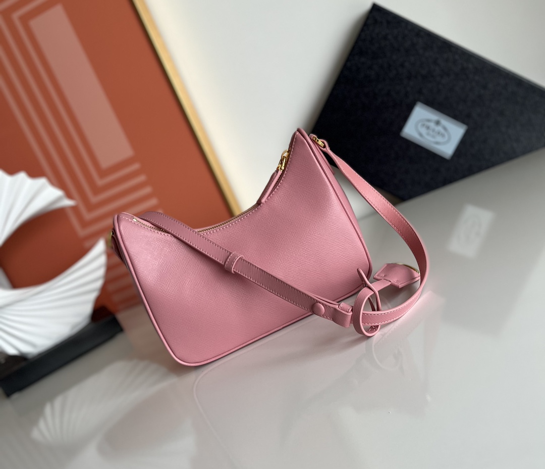 Prada 25 counters latest model hobo womens full leather armpit bag 1BC204 is made of cross-grain cowhide imported from Italy, triangle brand meta