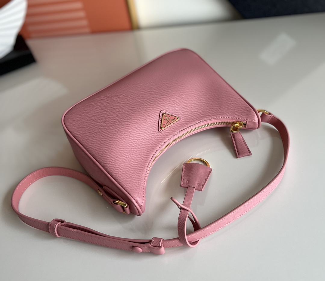 Prada 25 counters latest model hobo womens full leather armpit bag 1BC204 is made of cross-grain cowhide imported from Italy, triangle brand meta