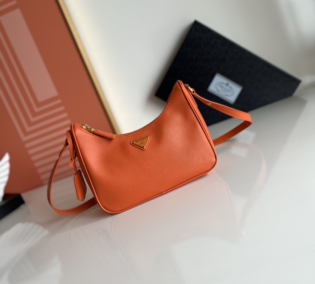 Prada Hobo handbag/armpit bag/crossbody bag is very functional. It has three uses in one bag. It is perfect. It is made of imported cross-grain c