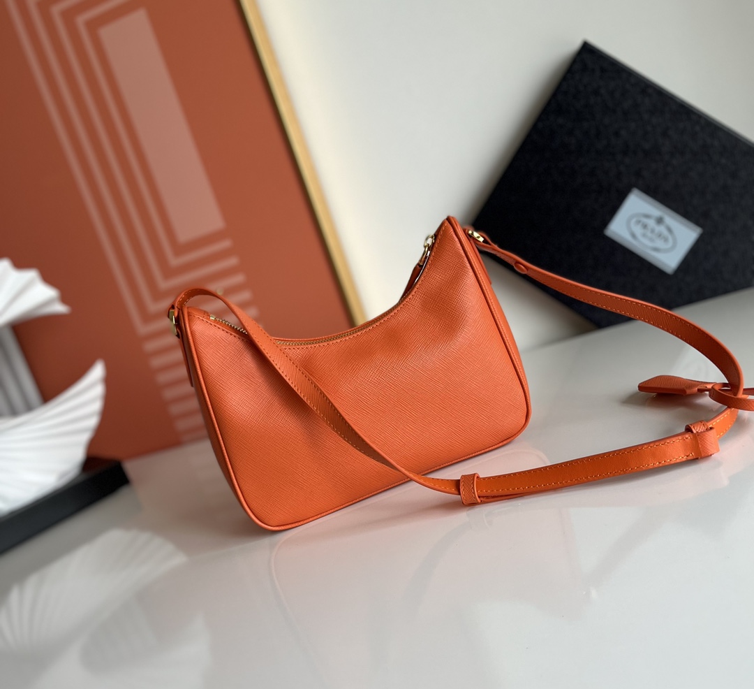 Prada Hobo handbag/armpit bag/crossbody bag is very functional. It has three uses in one bag. It is perfect. It is made of imported cross-grain c
