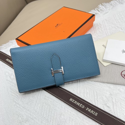 Elegant Leather Flap Wallet with Interior Zipper Pocket for Women 1 Elegant Leather Flap Wallet with Interior Zipper Pocket for Women